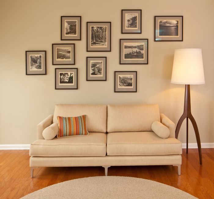 How to decorate walls in living room