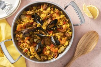 Paella seafood authentic saffron tastes dishes