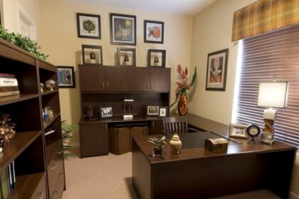 How to decorate office room at home