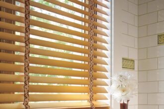 How to decorate windows with blinds